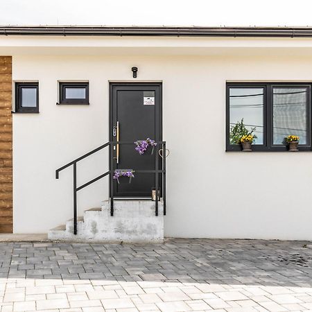 Sunny Apartment With Free Parking Zvolen Exteriör bild
