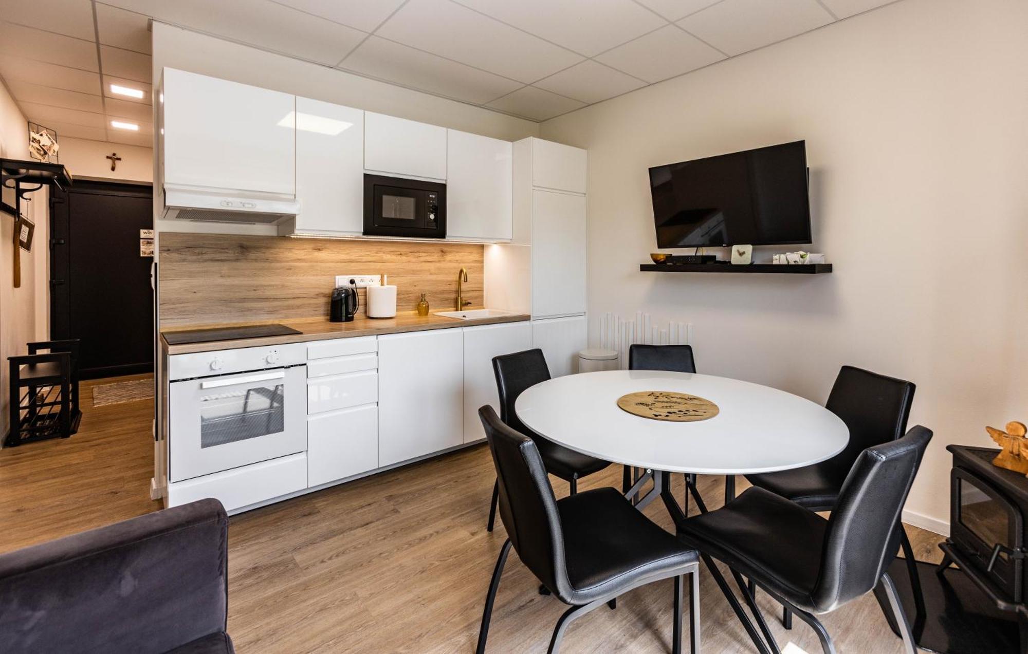 Sunny Apartment With Free Parking Zvolen Exteriör bild