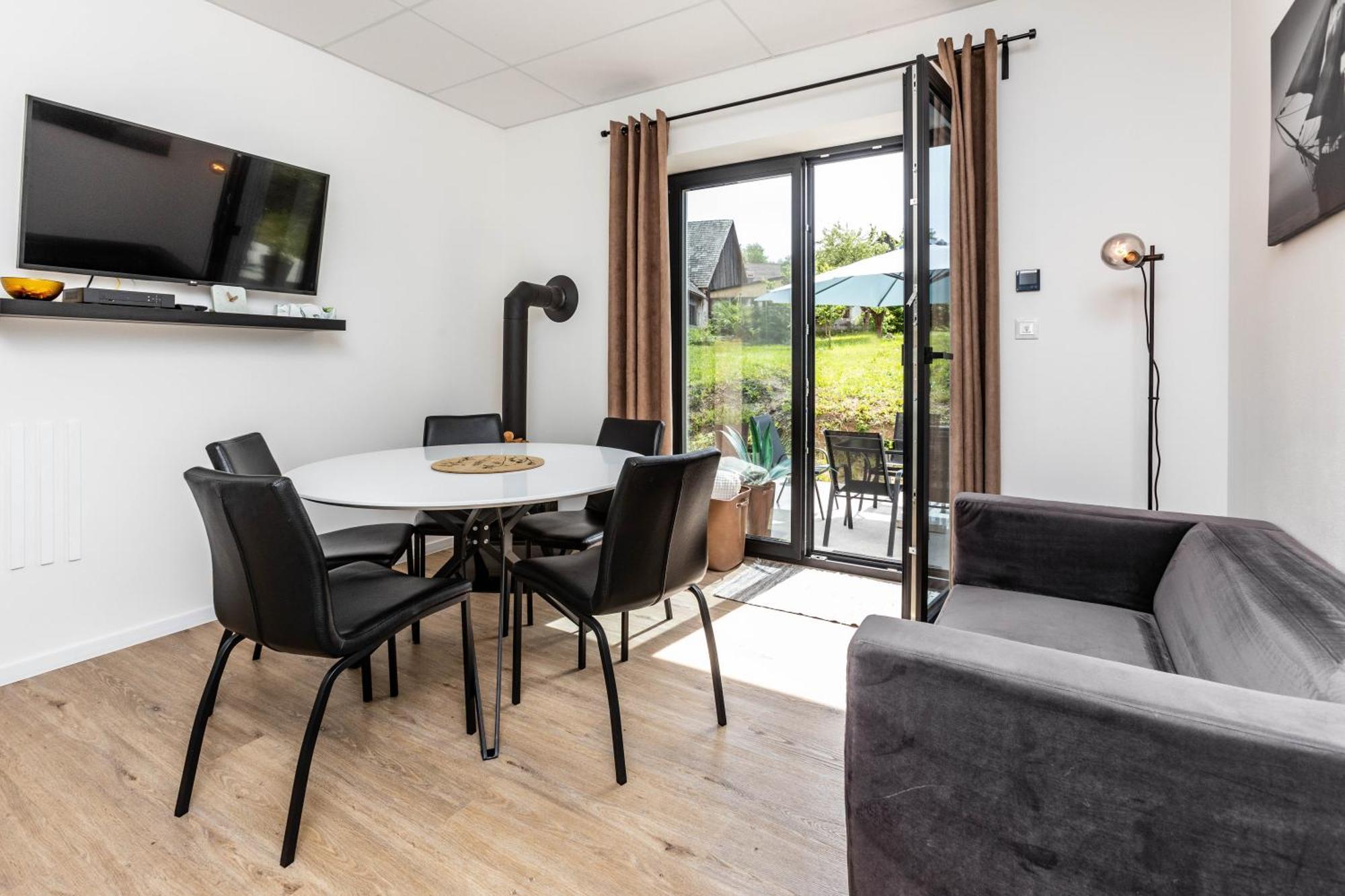 Sunny Apartment With Free Parking Zvolen Exteriör bild