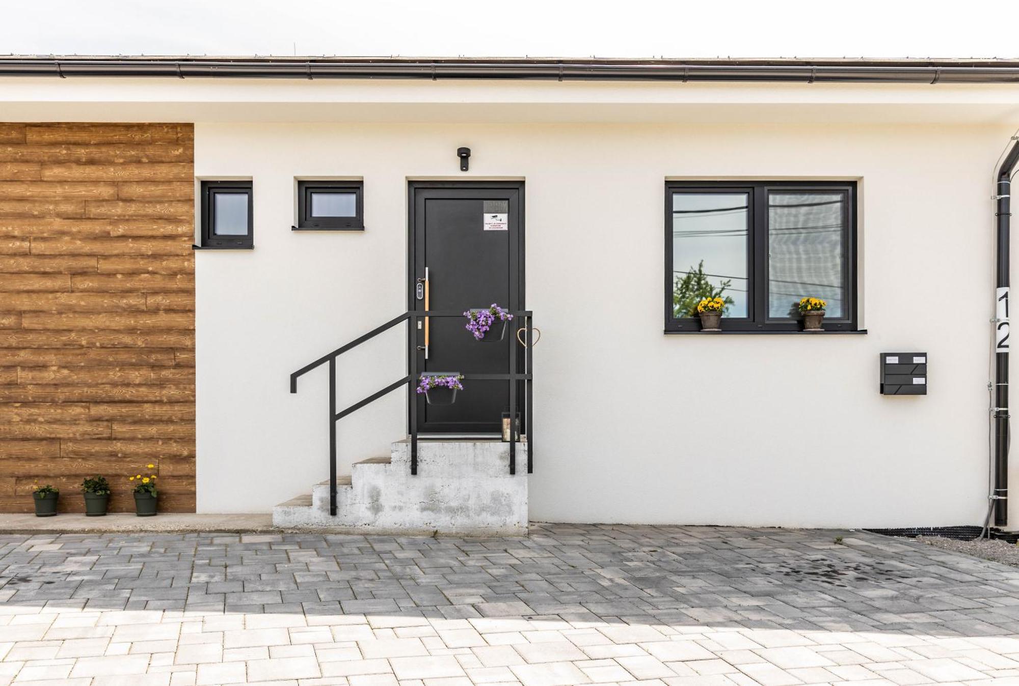 Sunny Apartment With Free Parking Zvolen Exteriör bild